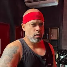 Morre aos 41 anos o influenciador “Xomano Que Mora Logo Ali”