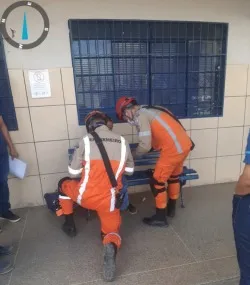 Corpo de Bombeiros socorre adolescente com falta de ar em escola de Cáceres