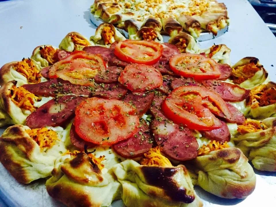 Chef paraense morador de Cuiabá cria pizzas artesanais com borda exótica e sabores diferentes
