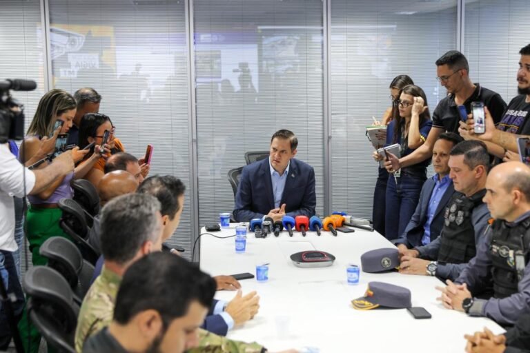 Coletiva de imprensa - Forças de Segurança capturam criminosos que assaltaram agência bancária em Brasnorte-5792 (1)
