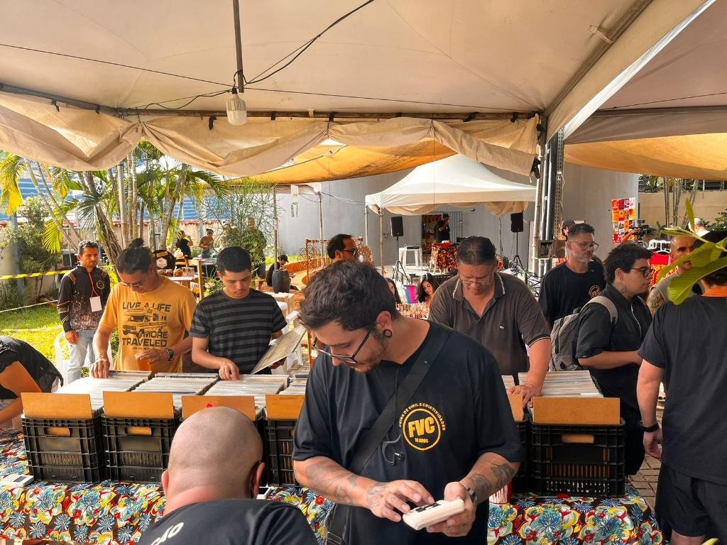 Feira de vinil e criatividades