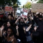 Alunos e professores protestam na França no maior dia de mobilização