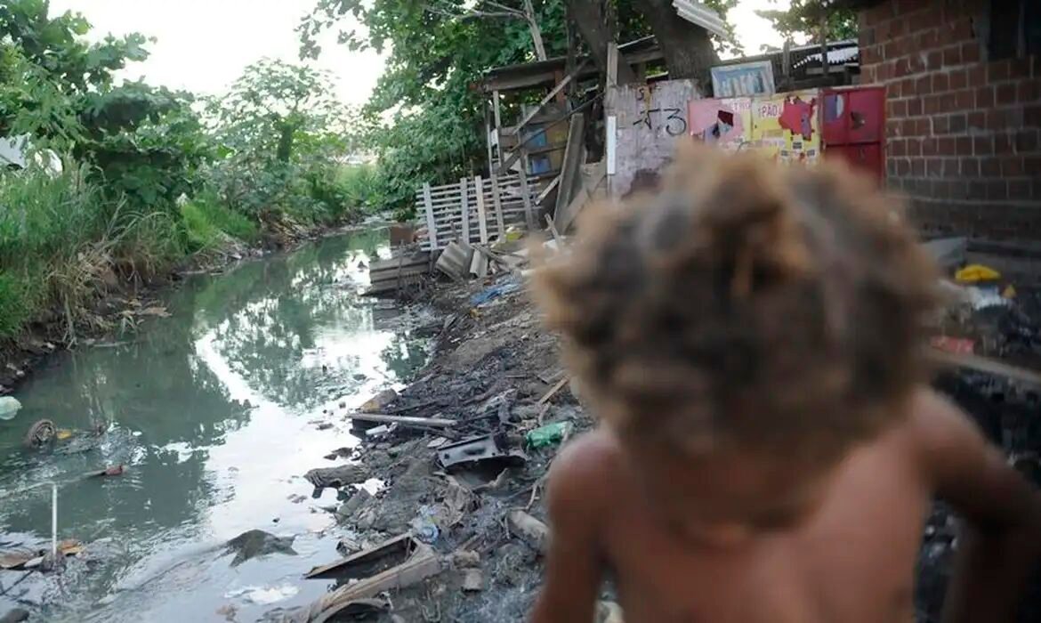 Brasil: 30 milhões de crianças estão expostas aos riscos climáticos