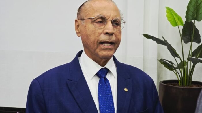 Júlio rebate Abilio sobre “velha política” e diz que prefeito usou a máquina para eleger esposa