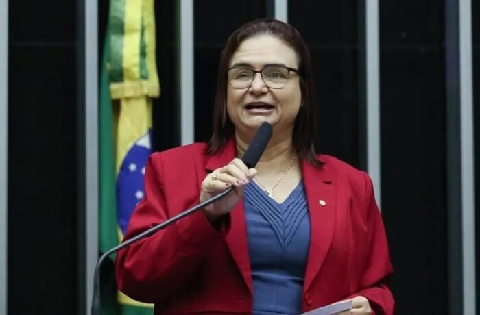 Rosa Neide rebate quem chama Lula de ladrão: “Não provam uma vírgula”